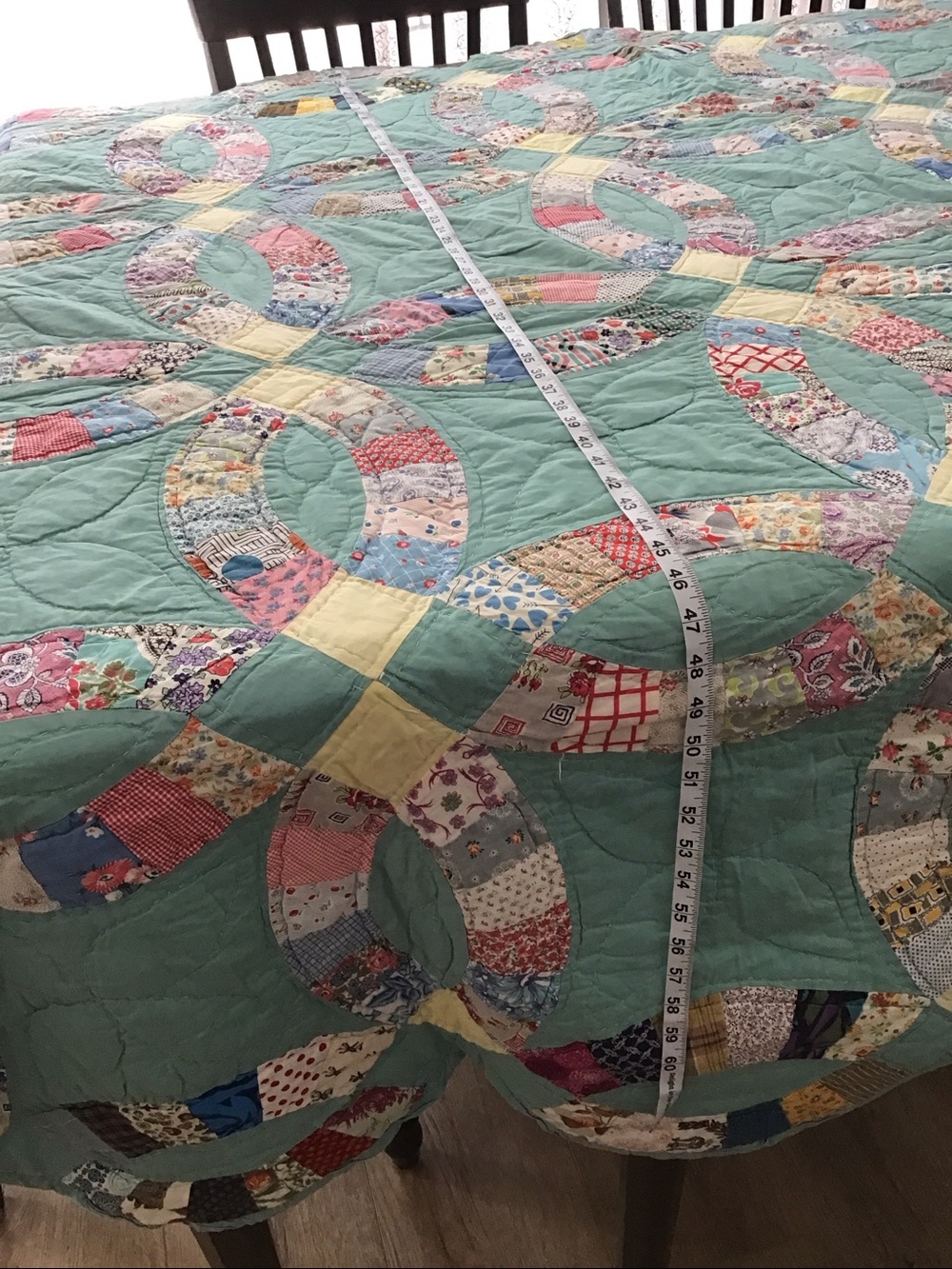 Vintage Double Wedding Ring quilt from the 1930s-1940s - Picture 13 of 15